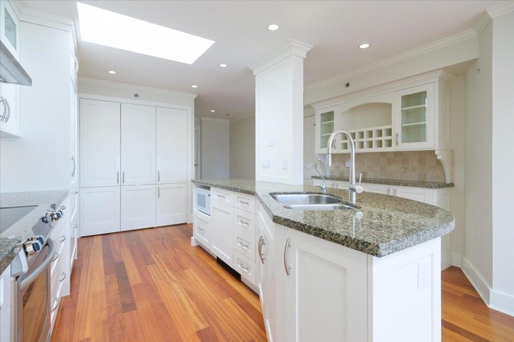 Photo 20 at 302 - 2455 Bellevue Avenue, Dundarave, West Vancouver