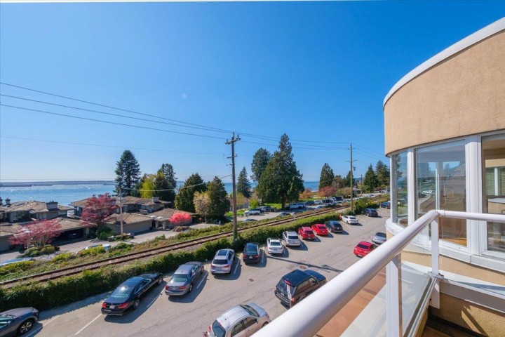Photo 24 at 302 - 2455 Bellevue Avenue, Dundarave, West Vancouver