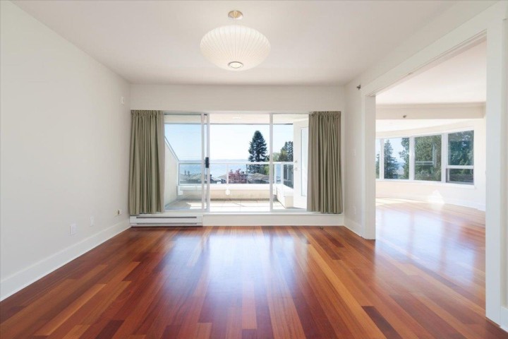 Photo 14 at 302 - 2455 Bellevue Avenue, Dundarave, West Vancouver