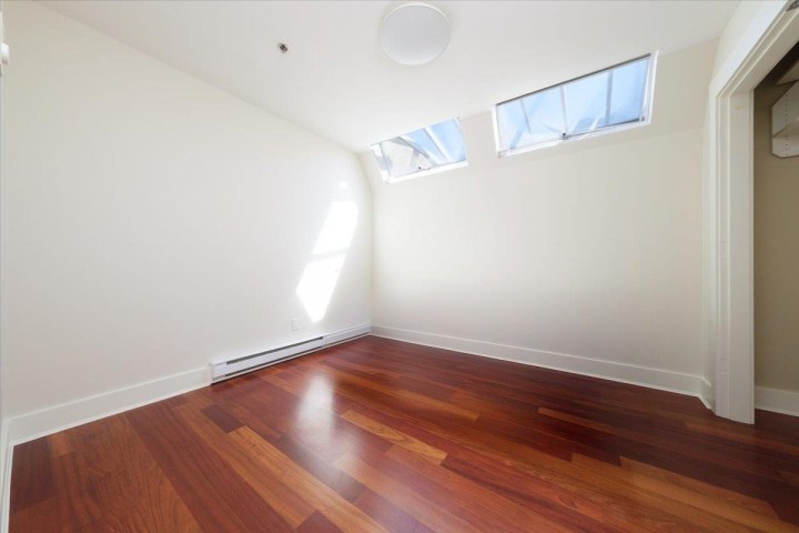 Photo 18 at 302 - 2455 Bellevue Avenue, Dundarave, West Vancouver