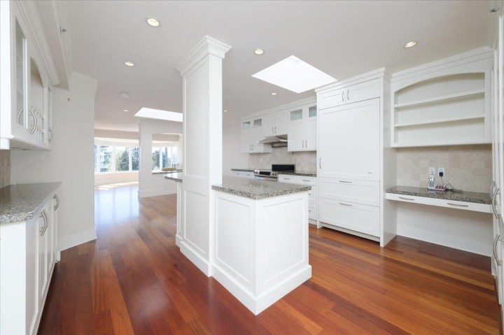 Photo 4 at 302 - 2455 Bellevue Avenue, Dundarave, West Vancouver