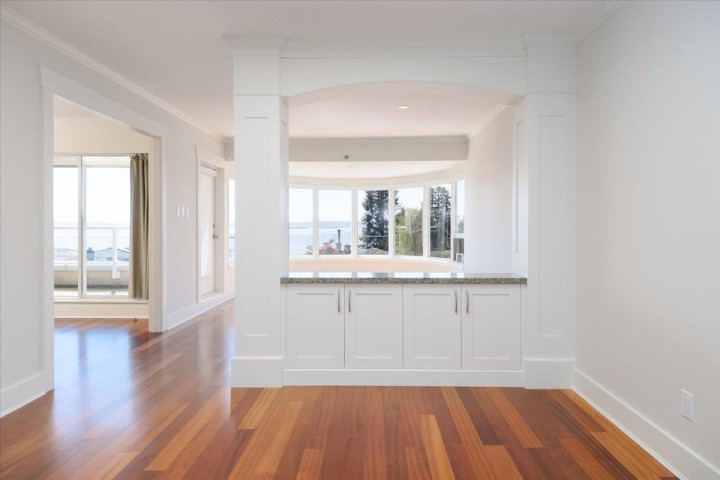 Photo 8 at 302 - 2455 Bellevue Avenue, Dundarave, West Vancouver