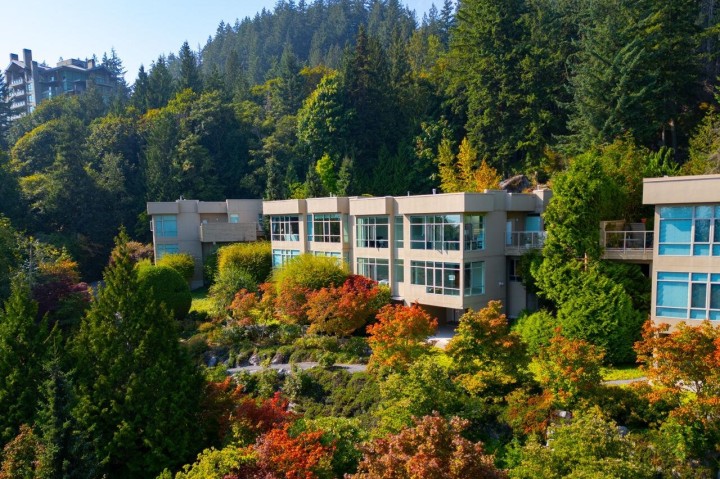 Photo 31 at 3178 Deer Ridge Drive, Deer Ridge WV, West Vancouver