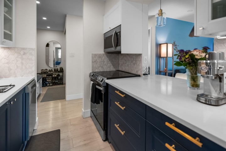 Photo 17 at 101 - 2121 W 6th Avenue, Kitsilano, Vancouver West