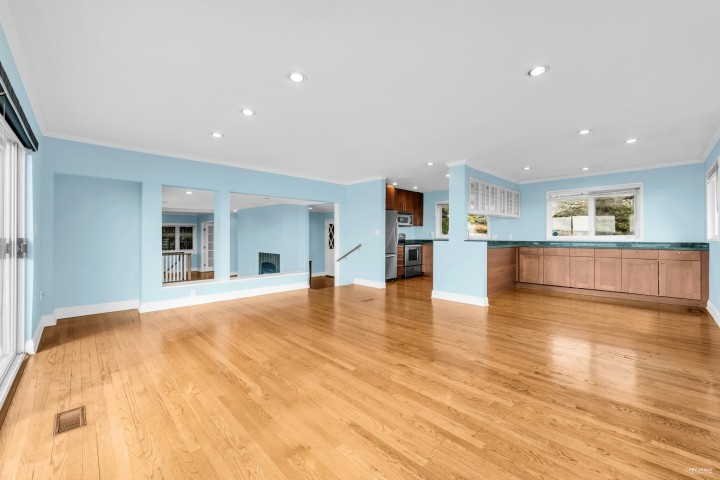 Photo 13 at 2558 Mathers Avenue, Dundarave, West Vancouver