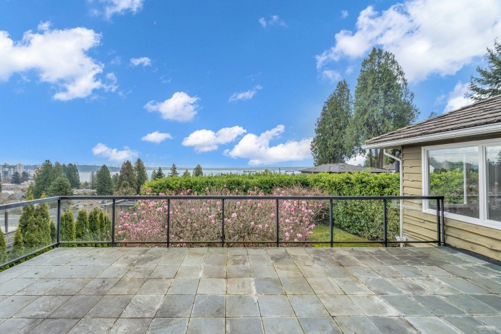 Photo 7 at 2558 Mathers Avenue, Dundarave, West Vancouver