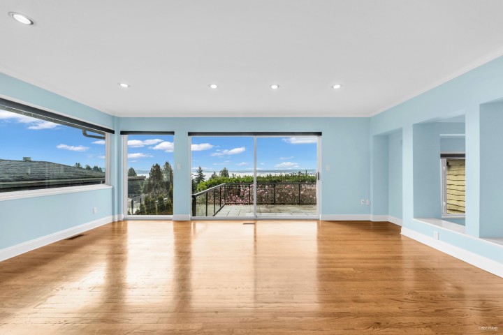 Photo 5 at 2558 Mathers Avenue, Dundarave, West Vancouver