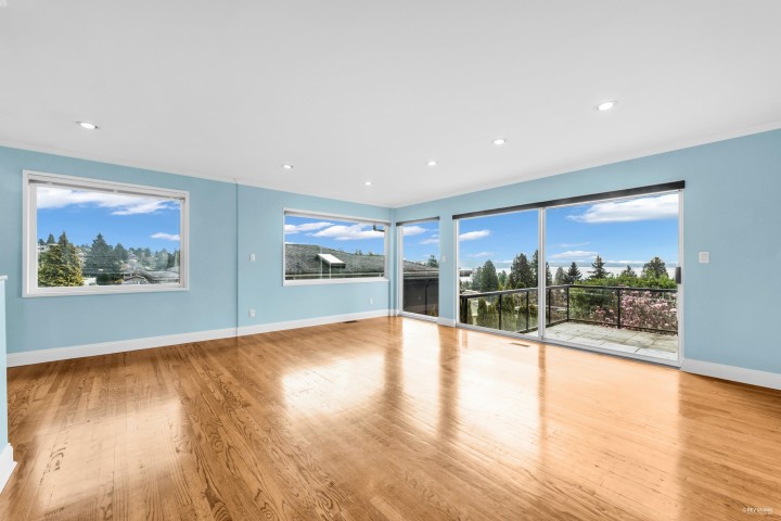 Photo 4 at 2558 Mathers Avenue, Dundarave, West Vancouver