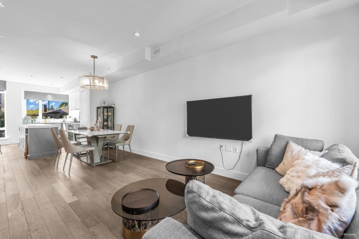 Photo 3 at 7623 Yukon Street, Marpole, Vancouver West