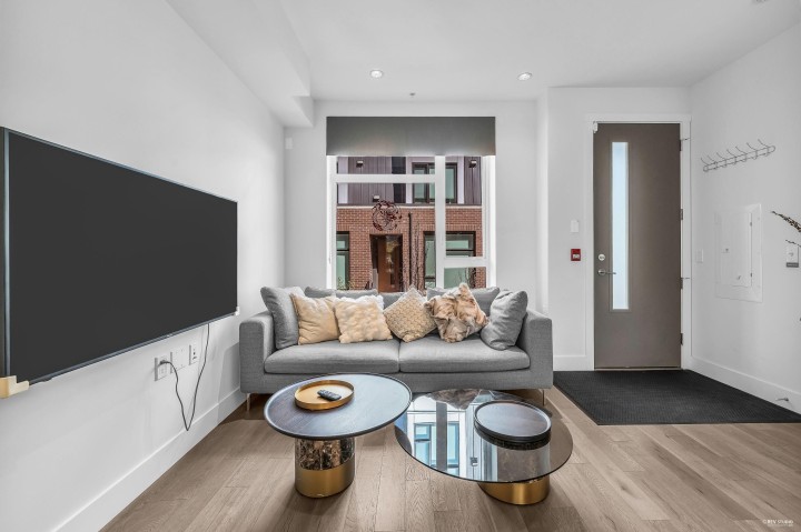 Photo 11 at 7623 Yukon Street, Marpole, Vancouver West