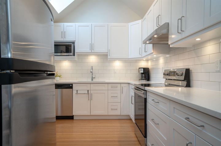 Photo 12 at 1346 Laburnum Street, Kitsilano, Vancouver West