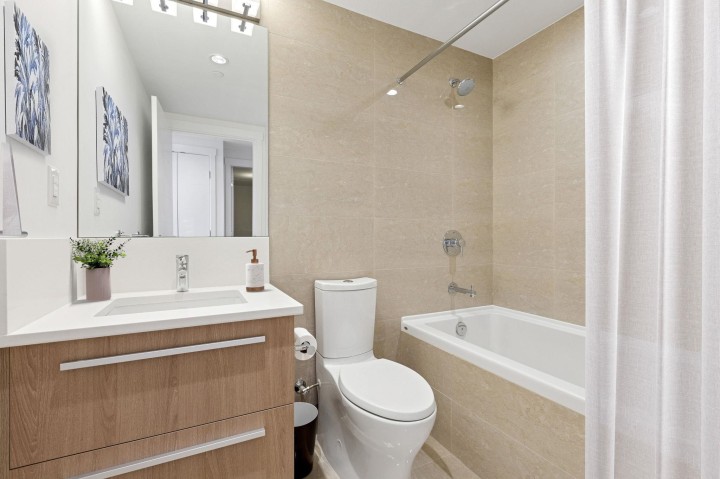 Photo 14 at 609 - 2780 Valley Centre Avenue, Lynn Valley, North Vancouver