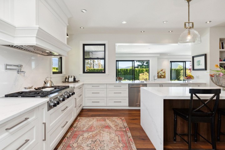 Photo 6 at 939 Friar Crescent, Dollarton, North Vancouver