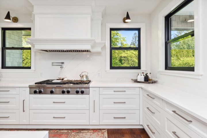 Photo 5 at 939 Friar Crescent, Dollarton, North Vancouver