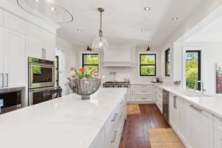 Photo 4 at 939 Friar Crescent, Dollarton, North Vancouver