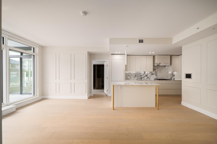 Photo 2 at 303 - 3668 W 10th Avenue, Kitsilano, Vancouver West