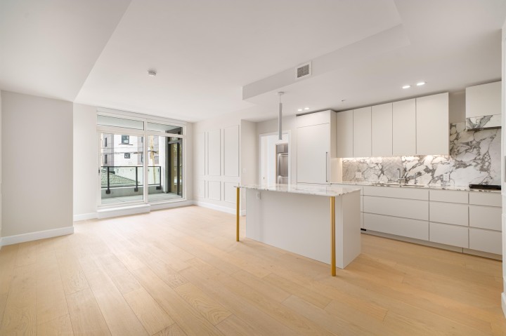 Photo 6 at 303 - 3668 W 10th Avenue, Kitsilano, Vancouver West