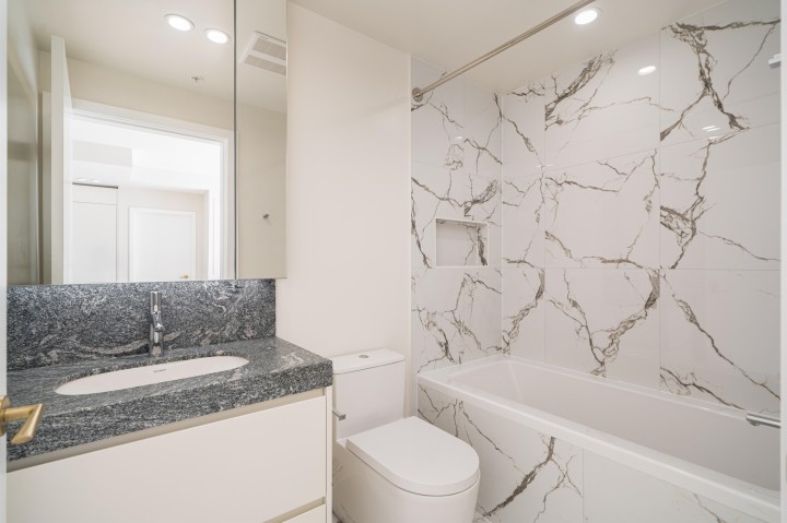 Photo 26 at 303 - 3668 W 10th Avenue, Kitsilano, Vancouver West