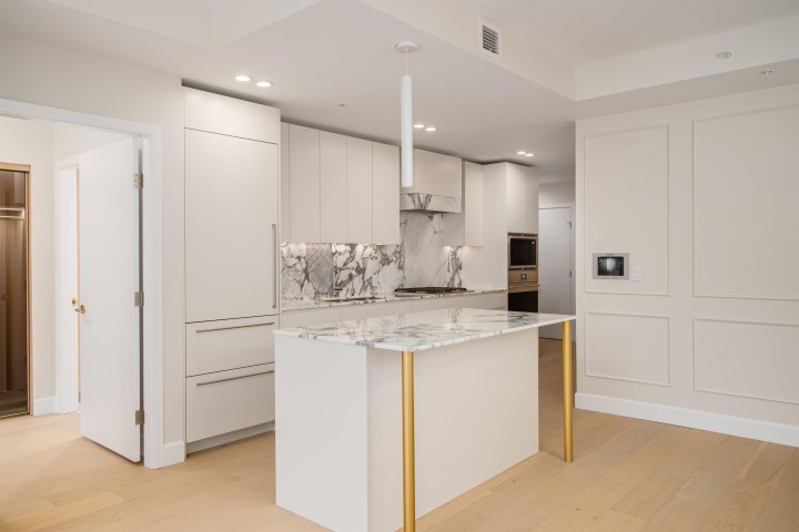 Photo 9 at 303 - 3668 W 10th Avenue, Kitsilano, Vancouver West