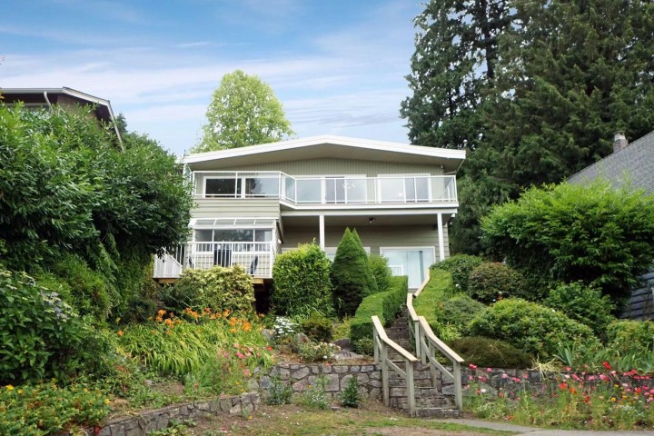 Photo 1 at 850 Esquimalt Avenue, Sentinel Hill, West Vancouver