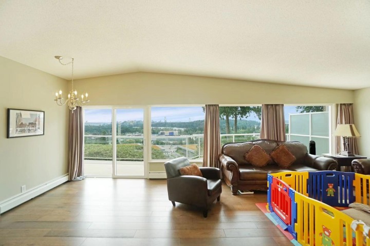 Photo 5 at 850 Esquimalt Avenue, Sentinel Hill, West Vancouver