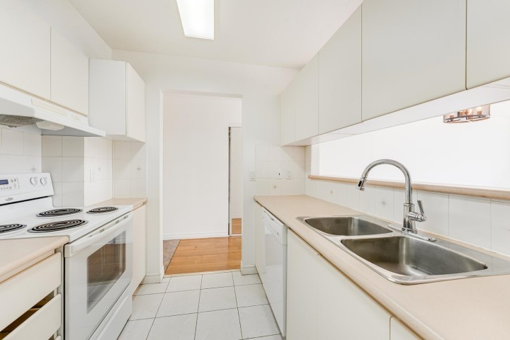 Photo 10 at 1105 - 2668 Ash Street, Fairview VW, Vancouver West