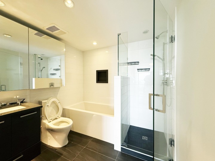 Photo 10 at 1702 - 8533 River District Crossing, South Marine, Vancouver East