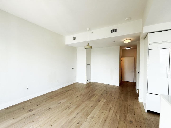 Photo 4 at 1702 - 8533 River District Crossing, South Marine, Vancouver East