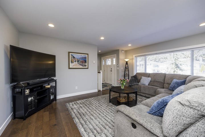 Photo 3 at 887 E 17th Street, Boulevard, North Vancouver