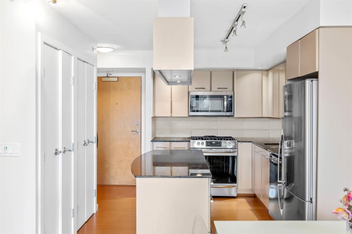 Photo 8 at 602 - 683 W Victoria Park, Lower Lonsdale, North Vancouver