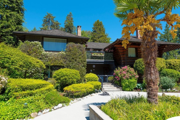 Photo 2 at 704 - 235 Keith Road, Cedardale, West Vancouver