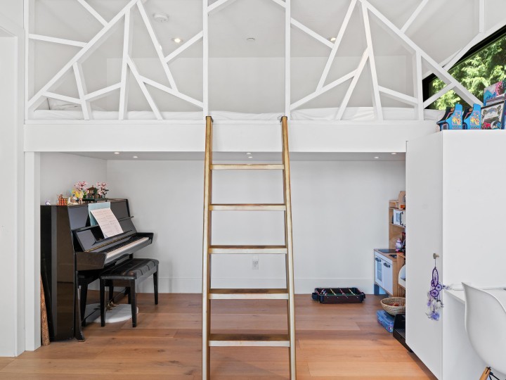 Photo 32 at 4701 South Piccadilly Road, Olde Caulfeild, West Vancouver