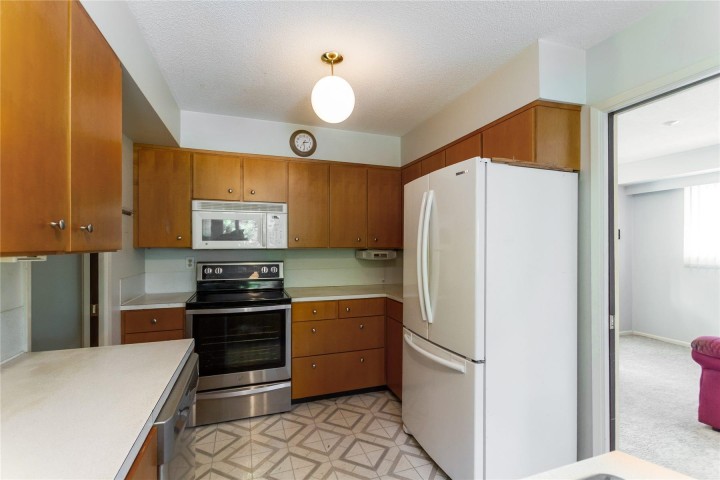 Photo 6 at 1728 Westover Road, Lynn Valley, North Vancouver