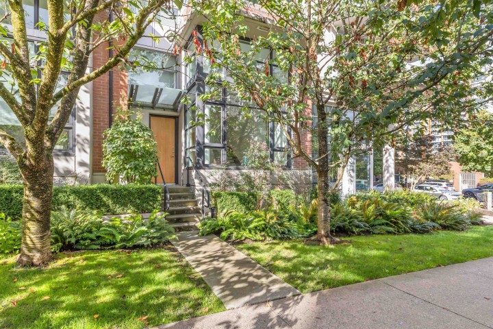 Photo 3 at 2727 Sophia Street, Mount Pleasant VE, Vancouver East