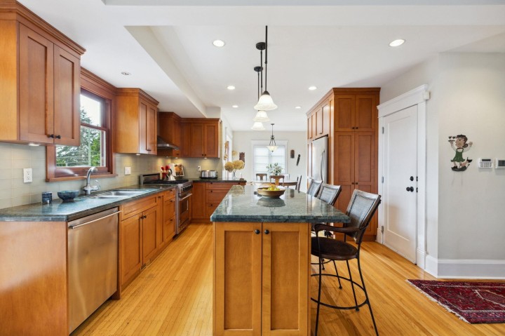 Photo 10 at 349 E 24th Street, Central Lonsdale, North Vancouver