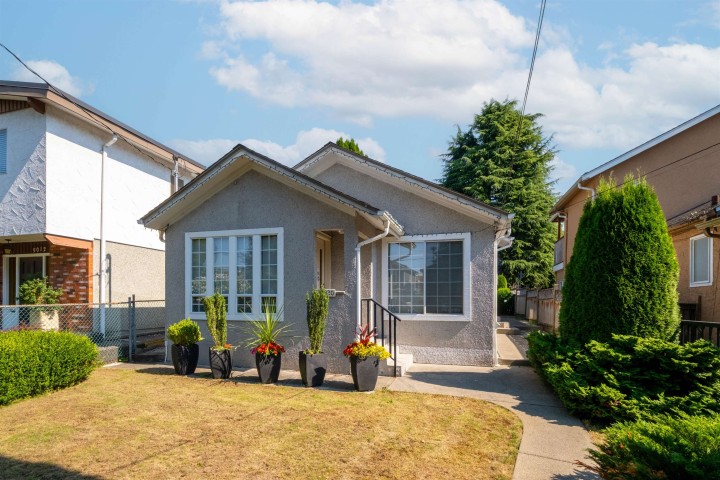 Photo 2 at 5020 Moss Street, Collingwood VE, Vancouver East