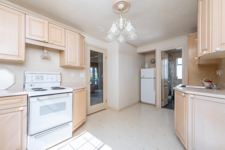 Photo 10 at 5020 Moss Street, Collingwood VE, Vancouver East