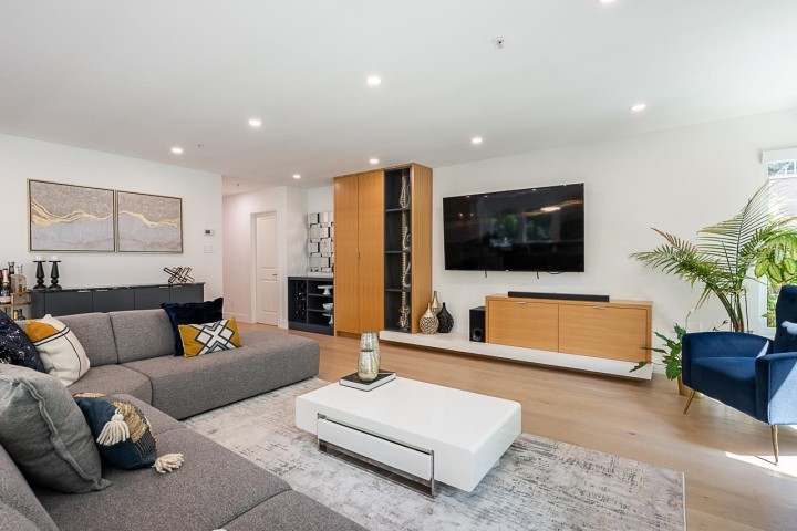 Photo 2 at 11 - 2425 Edgemont Boulevard, Mosquito Creek, North Vancouver