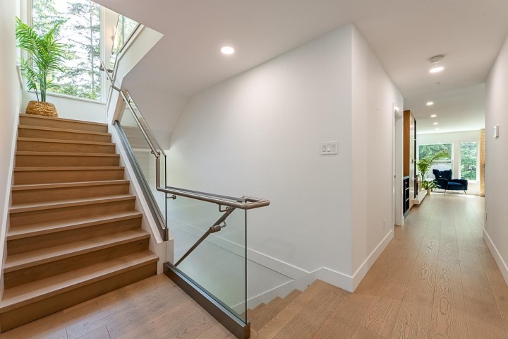 Photo 17 at 11 - 2425 Edgemont Boulevard, Mosquito Creek, North Vancouver