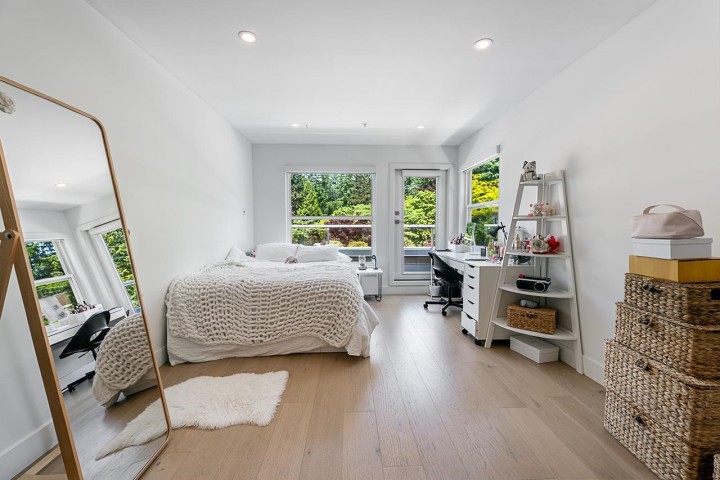 Photo 32 at 11 - 2425 Edgemont Boulevard, Mosquito Creek, North Vancouver