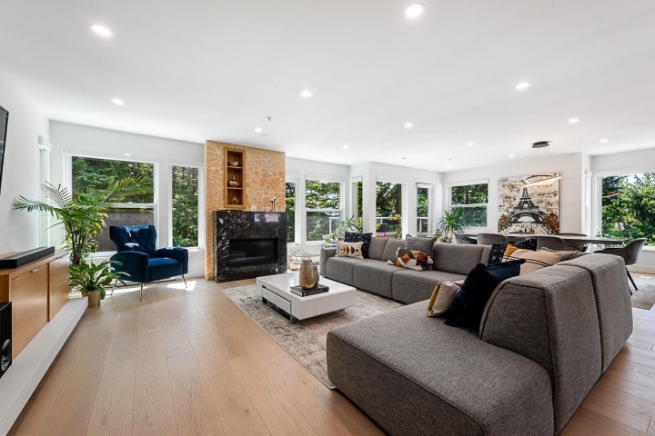Photo 1 at 11 - 2425 Edgemont Boulevard, Mosquito Creek, North Vancouver