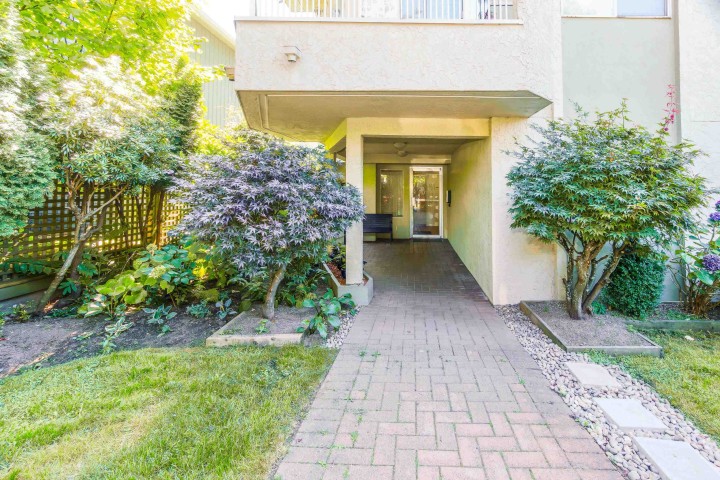 Photo 2 at 301 - 458 E 43rd Avenue, Fraser VE, Vancouver East