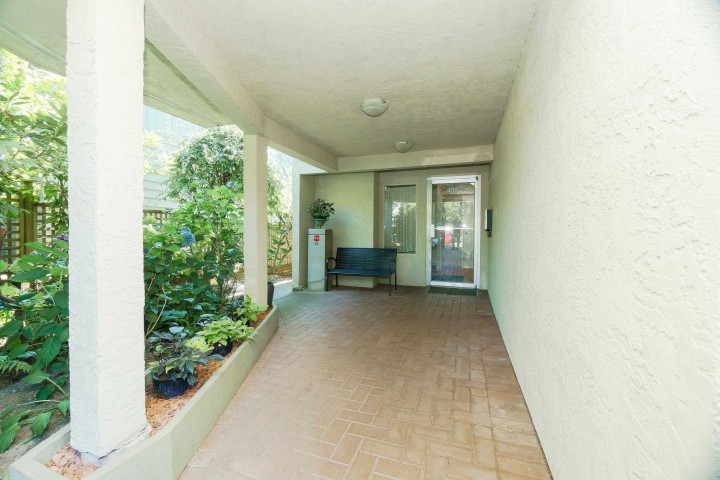 Photo 3 at 301 - 458 E 43rd Avenue, Fraser VE, Vancouver East