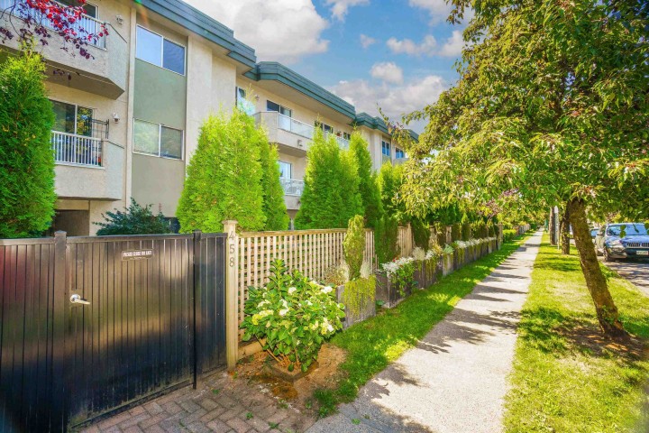 Photo 1 at 301 - 458 E 43rd Avenue, Fraser VE, Vancouver East