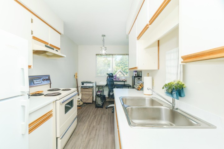 Photo 9 at 301 - 458 E 43rd Avenue, Fraser VE, Vancouver East