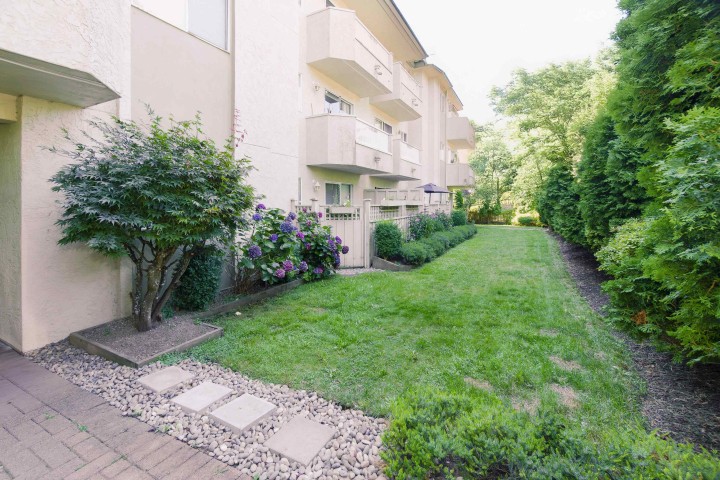 Photo 4 at 301 - 458 E 43rd Avenue, Fraser VE, Vancouver East