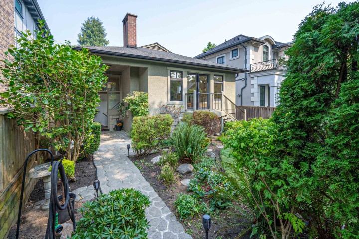 Photo 2 at 4427 W 7th Avenue, Point Grey, Vancouver West