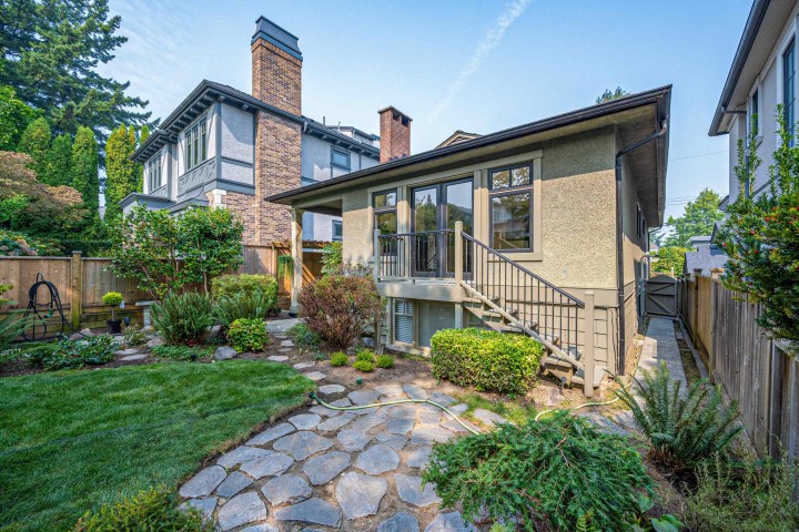 Photo 4 at 4427 W 7th Avenue, Point Grey, Vancouver West