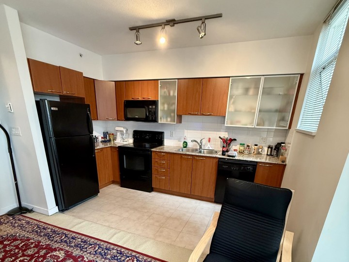 Photo 5 at 302 - 4028 Knight Street, Knight, Vancouver East