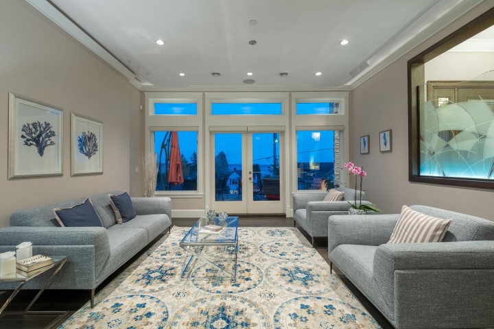 Photo 2 at 2567 Lawson Avenue, Dundarave, West Vancouver
